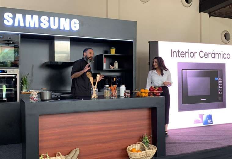 El chef Marko Bonifaz explicó algunas de las ventajas de los electrodomésticos Samsung