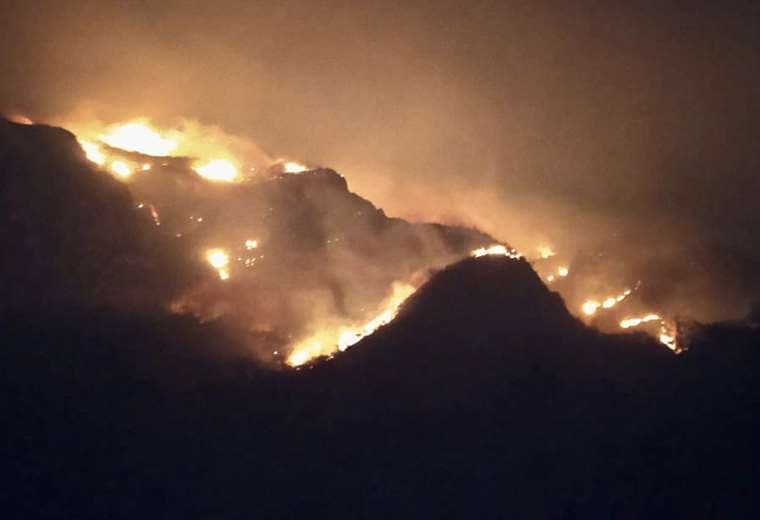 Incendio en El Torno /Foto: Comunarios del Distrito 6