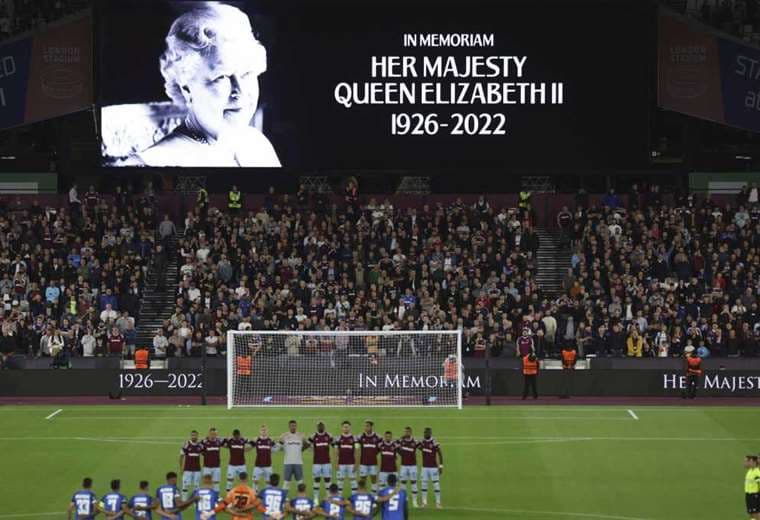 Minuto de silencio en competencias UEFA por la muerte de la reina Isabel II