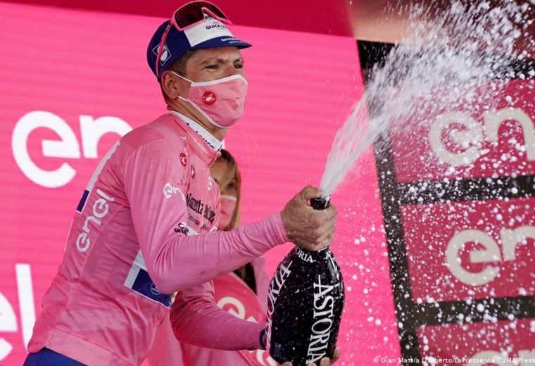 Varias retiradas del Giro tras diversos contagios por Covid-19