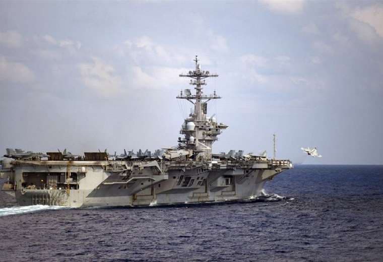 Disparos de advertencia de EEUU contra barcos iraníes en el Estrecho de Ormuz
