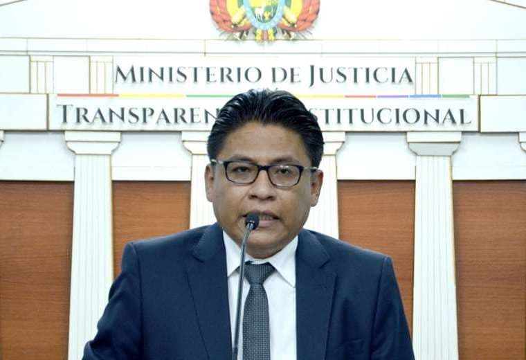 El ministro Lima en conferencia de prensa