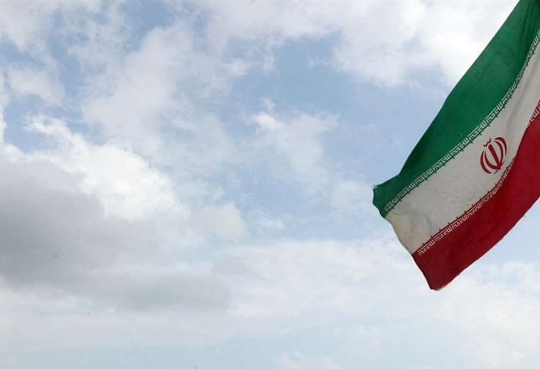 Futbolistas iraníes detenidos después de fiesta "mixta"