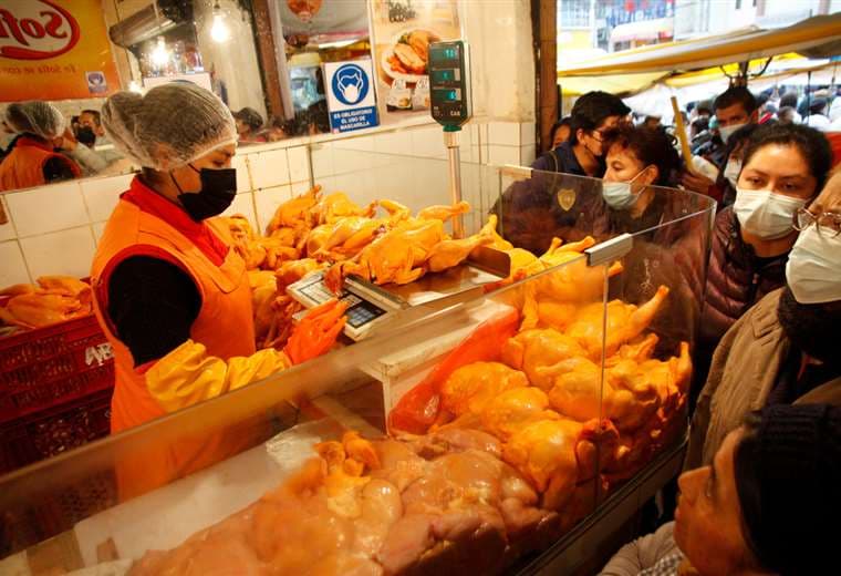 Gobierno establece la primera sanción por incremento del precio del pollo en La Paz 