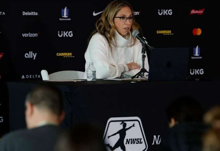 Cuatro entrenadores del fútbol femenino en EEUU suspendidos de por vida por abusos