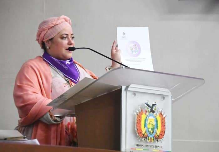 La ministra María Nela Prada en la presentación del sello contra la violencia