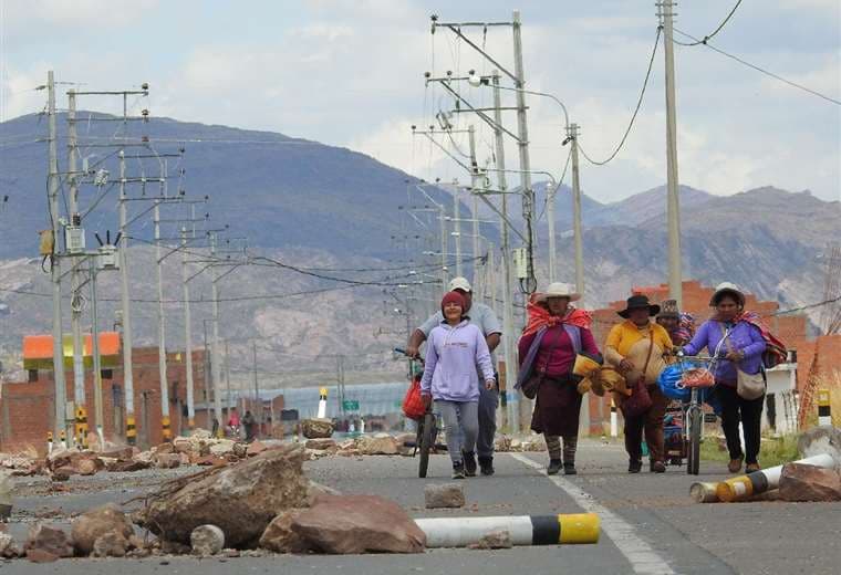 Quema de recinto aduanero y conflictos sociales impiden operaciones de comercio entre Perú y Bolivia