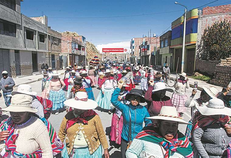 Campesinos piden en Lima renuncia de presidenta Boluarte