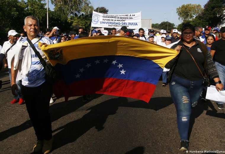 Las protestas por mejoras salariales siguen en Venezuela