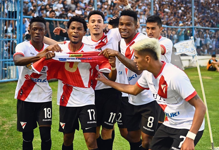 Jugadores de Always celebran el gol anotado por Jayro Jean. Foto. Prensa Always Ready