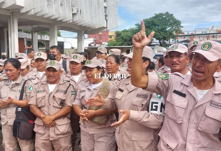 Gendarmes acatan un paro de 24 horas exigiendo mejores condiciones laborales 