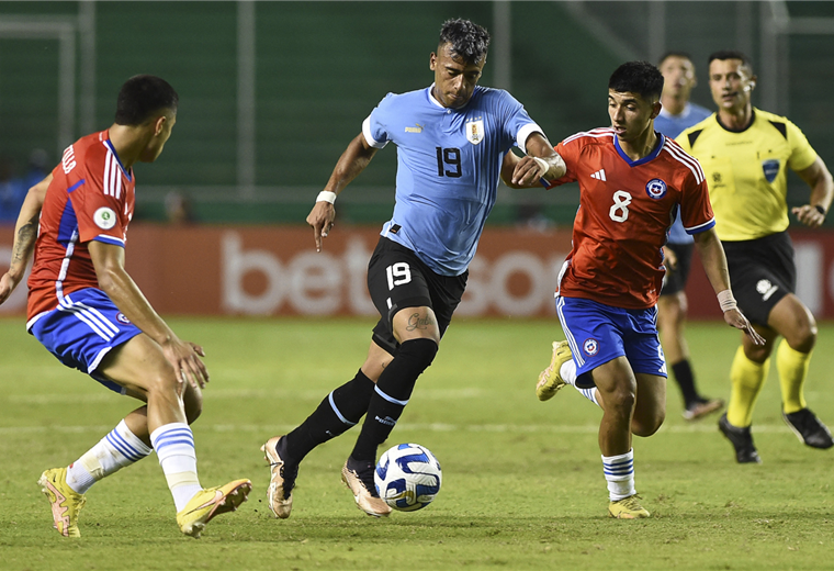 Los charrúas fueron superiores a los chilenos en su debut. Foto. AFP
