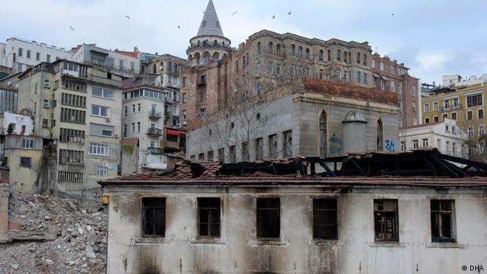 El edificio residencial de la iglesia armenia quedó parcialmente destruido