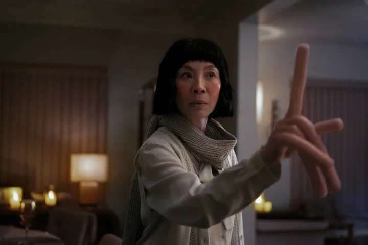 Michelle Yeoh en "Todo en todas partes al mismo tiempo" 