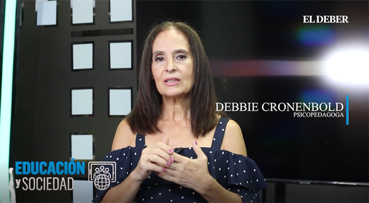 La psicopedagoga Debbie Cronenbold habla a los padres sobre su rol en la educación