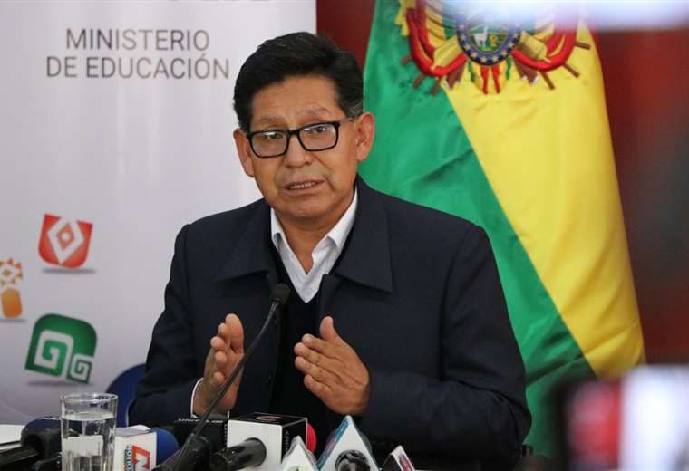 Ministro de Educación: “No se abroga ni la Ley Avelino Siñani ni se anula la nueva malla curricular” 