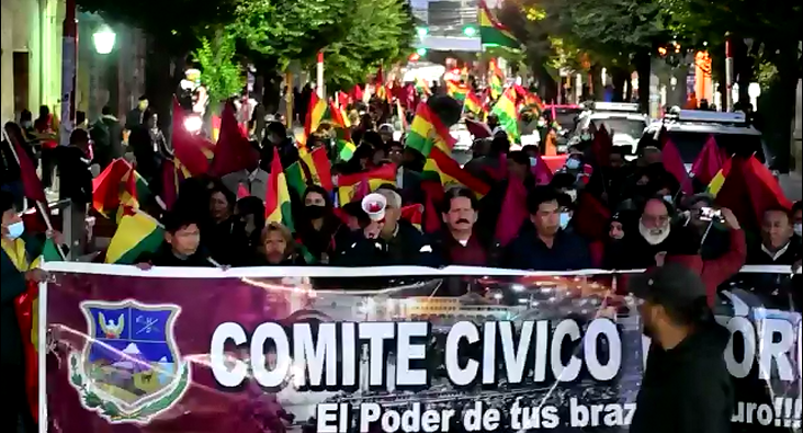 La movilización recorrió las principales avenidas en Oruro
