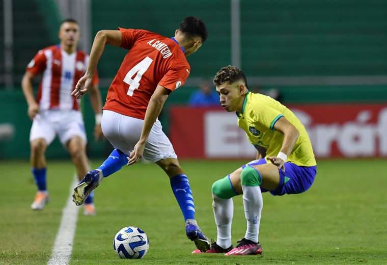 Brasil gana 2-1 a Paraguay y clasifica como líder de grupo en Sudamericano sub-20