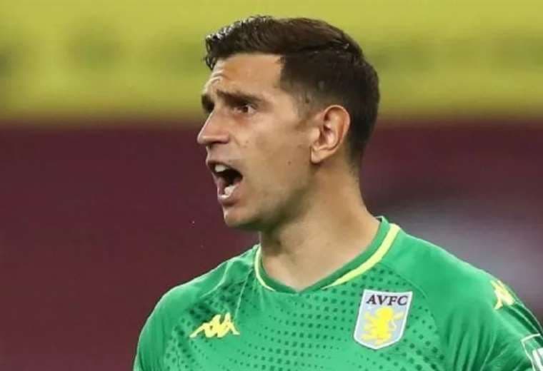 Emery afirma que el 'Dibu' Martínez está “cien por cien” concentrado en Aston Villa
