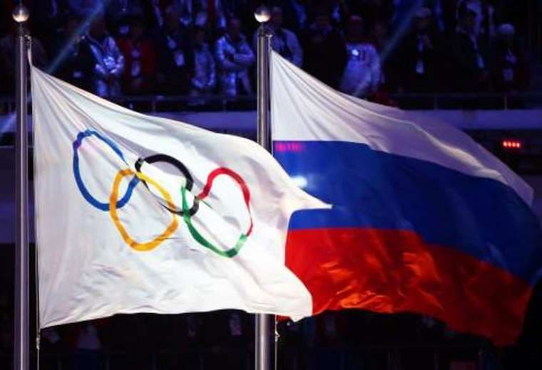 Banderas de Juegos Olímpicos y Rusia.