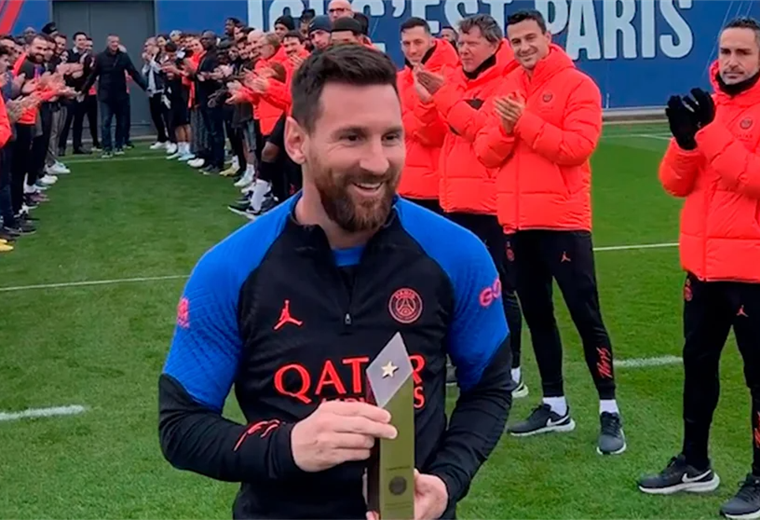 Messi fue recibido con una pasillo de honor por sus compañeros