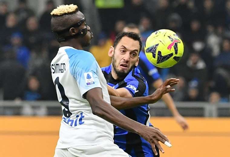 Nápoles sufrió la primera derrota de la temporada; Milan, Juventus e Inter se acercaron