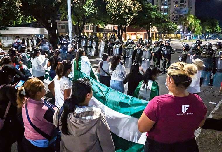 Cívicos proyectan bloqueos ‘escalonados’ y el Gobierno suma cargos contra Camacho 