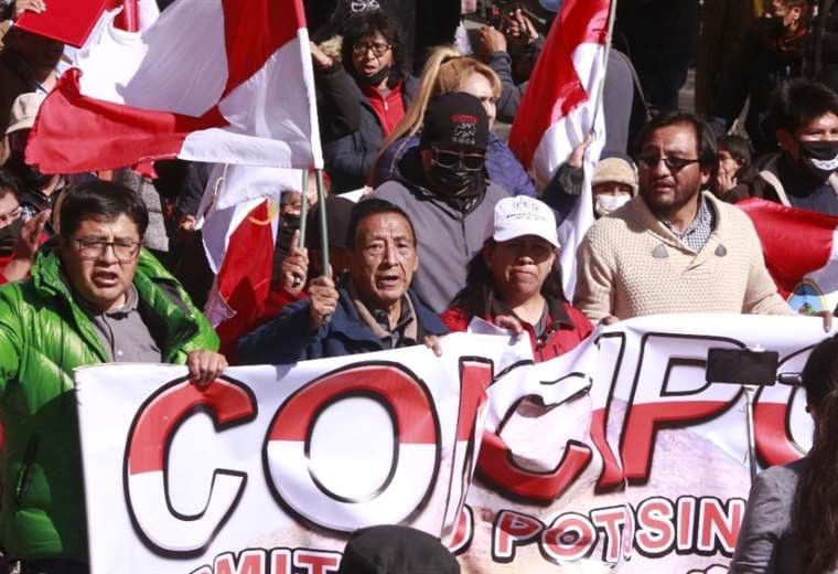 Marcha organizada por Comcipo en la capital potosina