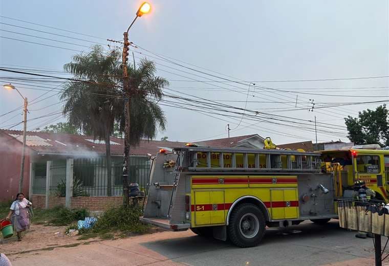 Bomberos controlaron el incendio en el centro de salud Foto: UUBR