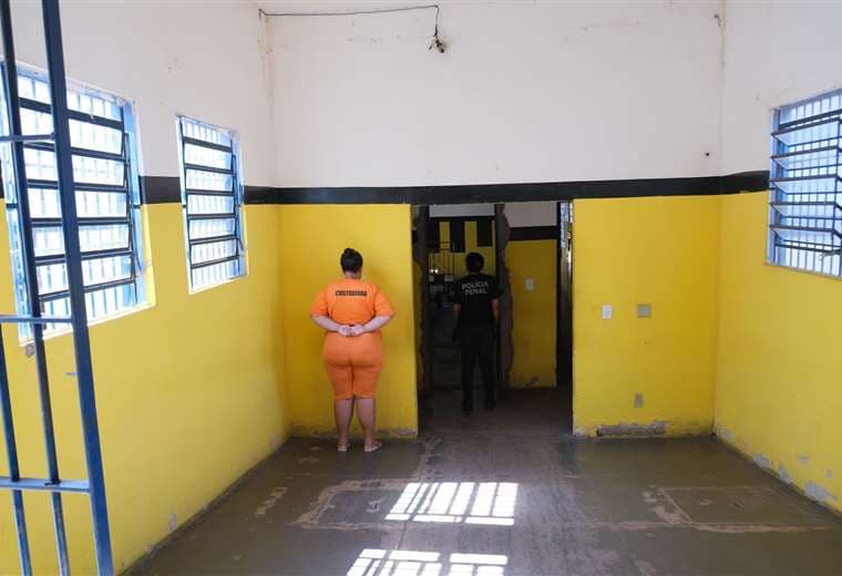 Una mujer privada de libertad en la Penitenciaría Femenina de Corumbá /ElPaís