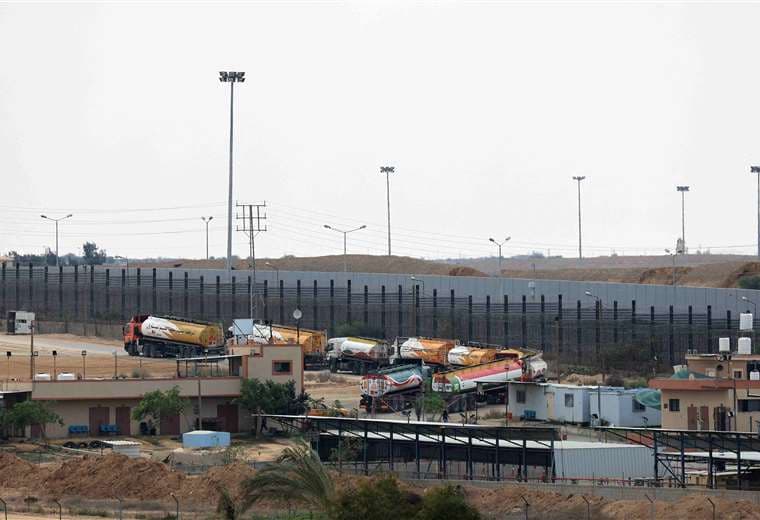 Los camiones salen del cruce fronterizo de Rafah de Gaza con Egipto/AFP