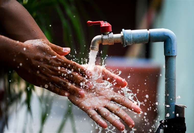 Saguapac garantiza agua potable en Santa Cruz, descarta racionamiento y pide responsabilidad en el consumo