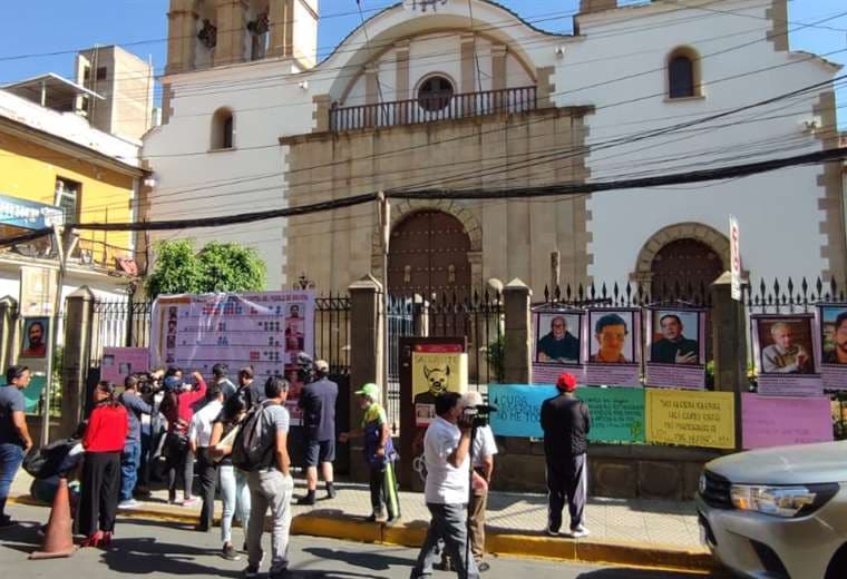 Exalumnos del Juan XXIII realizaron una protesta en Cochabamba/Los Tiempos