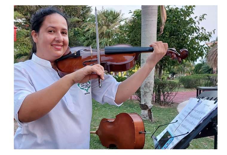 Un violín ha moldeado la vida de Daniela Oliva 