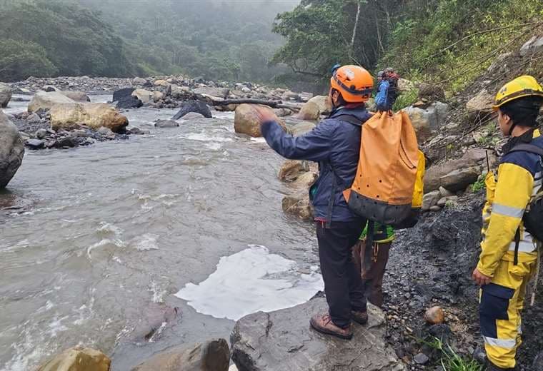 El grupo de búsqueda halló cuatro cuerpos en el río Tablas Monte. Foto: Tunari Sin Fuego