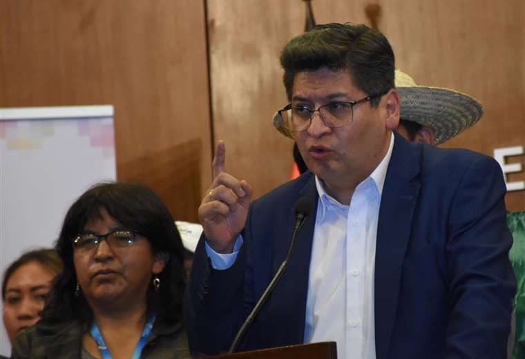 Gobierno descarta aprobar presupuesto reformulado por decreto y denuncia ‘megacoalición opositora’ Evo-Camacho-Mesa