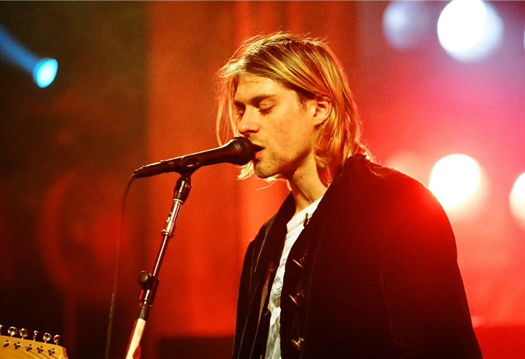 Objetos icónicos de Kurt Cobain en subasta: jeans, guitarra y paquete de cigarrillos en juego
