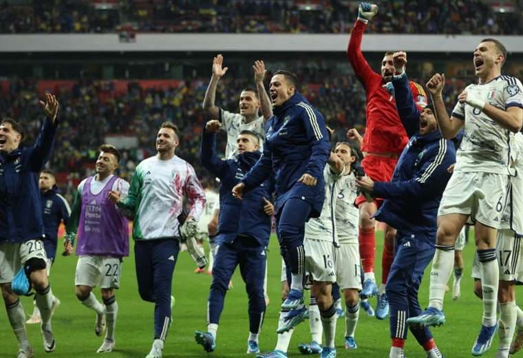 La celebración de los jugadores de Italia tras la clasificación. Foto: AFP