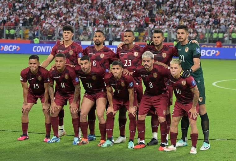 Venezuela denuncia "secuestro" en Perú del avión de su selección de fútbol