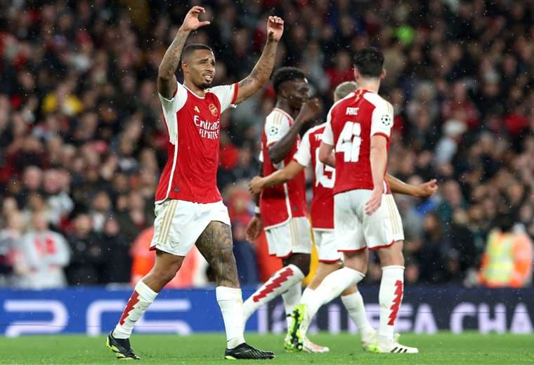 Arsenal se clasifica a octavos de Champions tras endosar un 6-0 al Lens