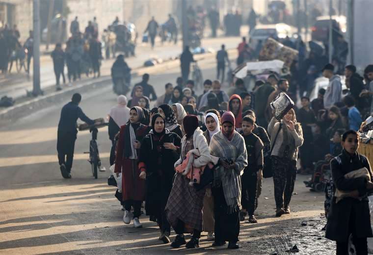 Los palestinos caminan hacia zonas más seguras / Foto: AFP
