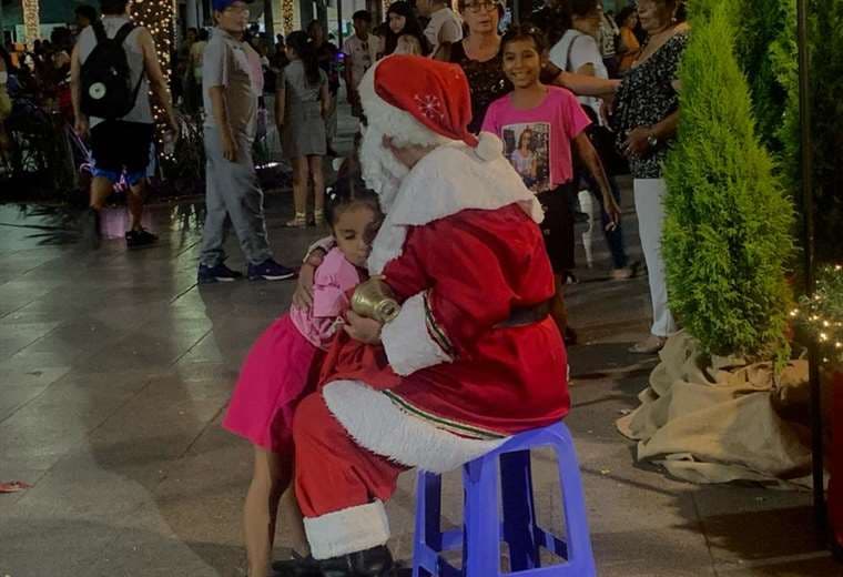 La creencia en Papá Noel brinda ilusión a los niños en la capital cruceña