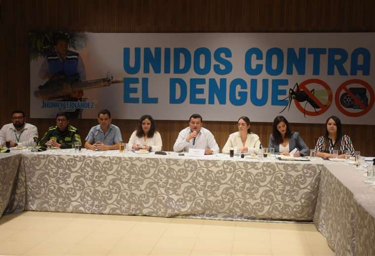 El alcalde Jhonny Fernández (centro) anunció detalle de la minga / Foto: GMSC