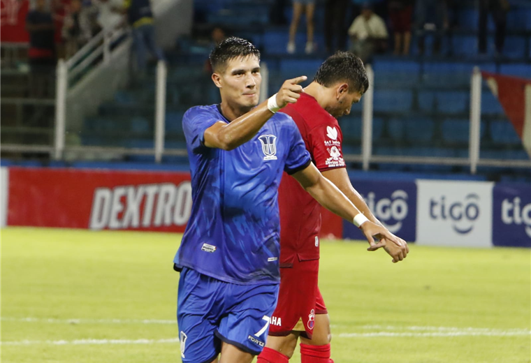 Jonathan Cañete celebra el gol marcado a Guabirá. Foto. APG 