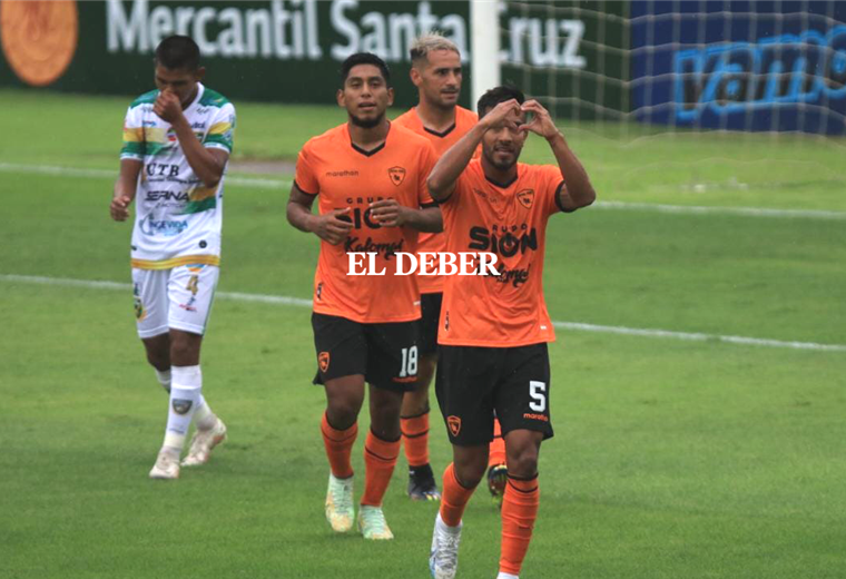 Áñez (5) celebra el gol marcado a Libertad Gran Mamoré. Foto. Juan Carlos Torrejón 