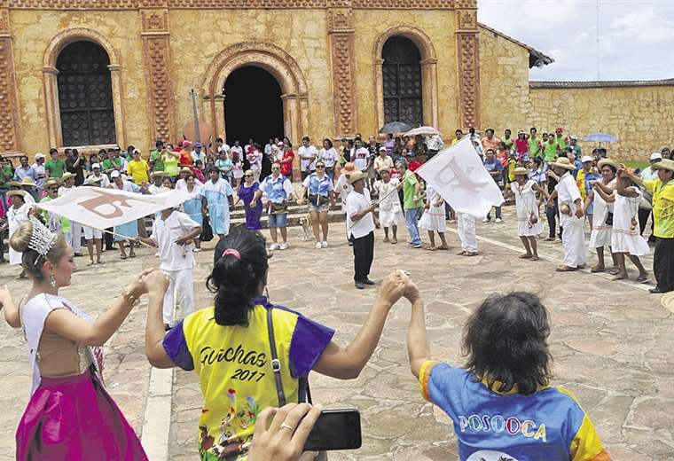 Tradición y modernidad se unen en los carnavales de las provincias de Santa Cruz