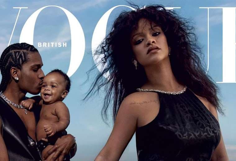 Rihanna posa con su familia para la portada de Vogue