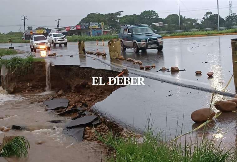 La lluvia afectó la plataforma de la carretera. Foto: Soledad Prado