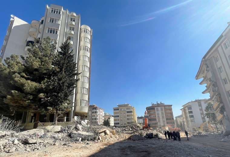 Terremoto en Turquía: las advertencias que no fueron escuchadas sobre un complejo de apartamentos de lujo que se derrumbó 