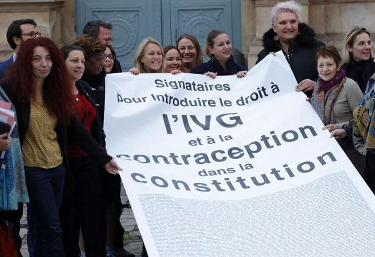 El Senado francés, a favor de incluir en la Constitución la ‘libertad’ de abortar